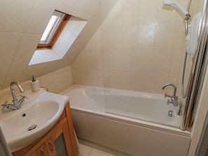 Cottage | Bathroom | Shower