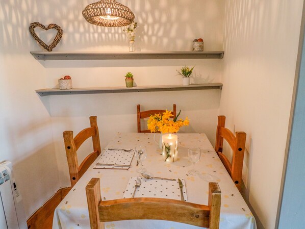 Casa rural | Cuina privada | Frigorífic, rentaplats, bullidora elèctrica i torradora