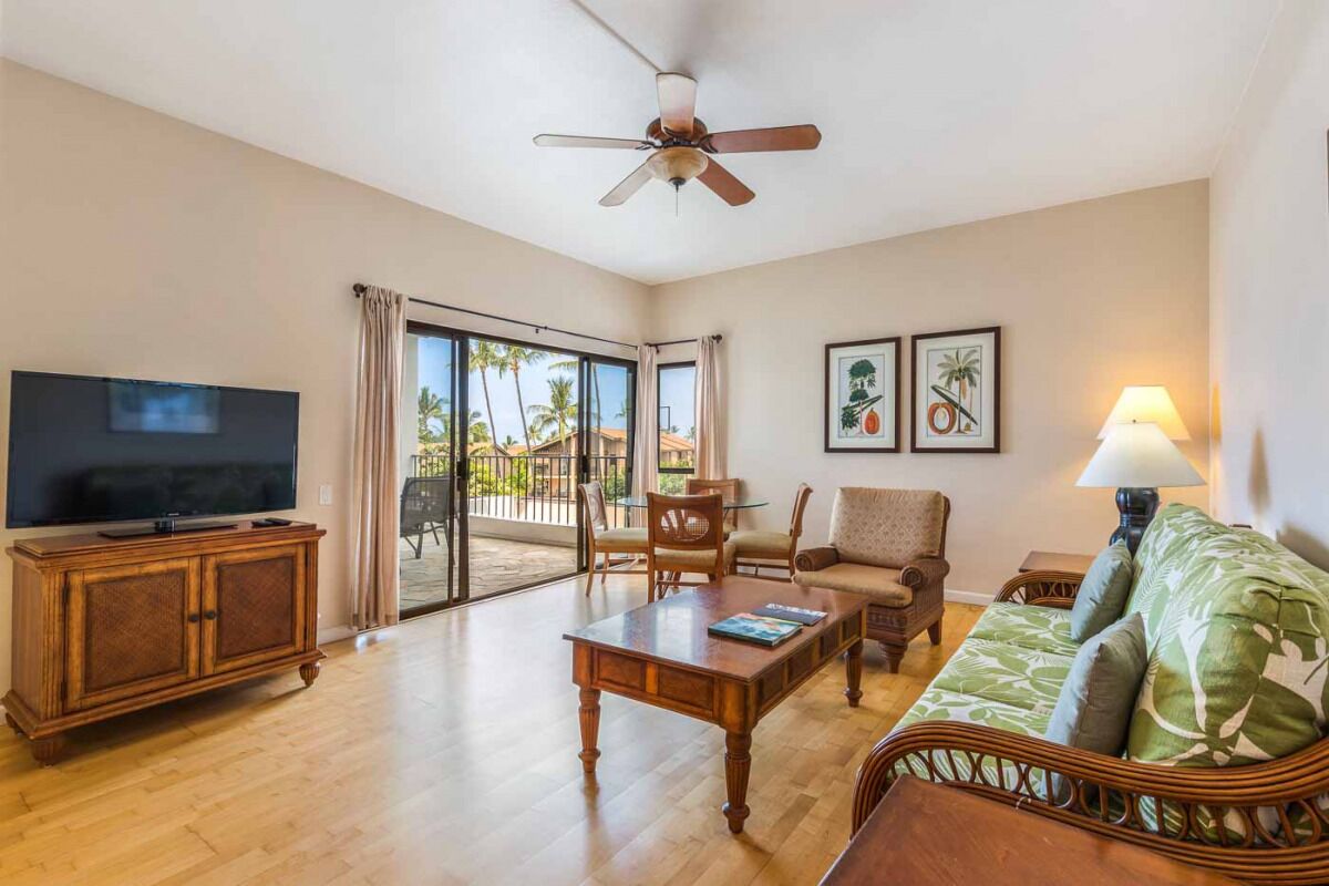 Convenient To The Downtown Kona! 3 Comfortable Units, Tennis Court, 2 Pools