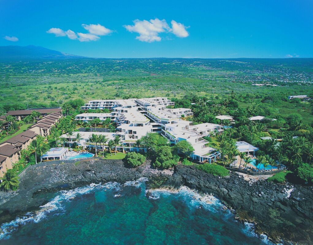 Convenient To The Downtown Kona! 3 Comfortable Units, Tennis Court, 2 Pools