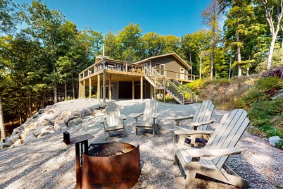 NEW lakefront escape with dock, game room, kayaks, 2 master suites & large deck