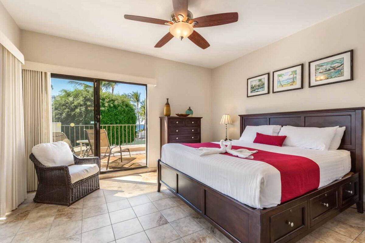 Your Kona Coast Adventure Starts Here! 2 Relaxing Units, 2 Pools, Full Kitchen