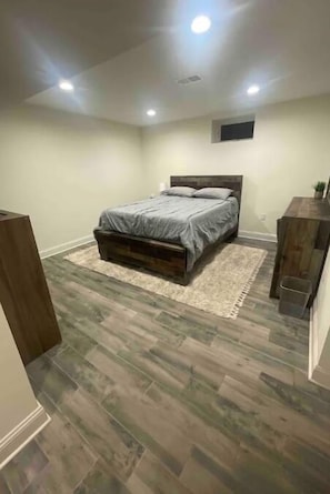 1 bedroom, desk, free WiFi, bed sheets