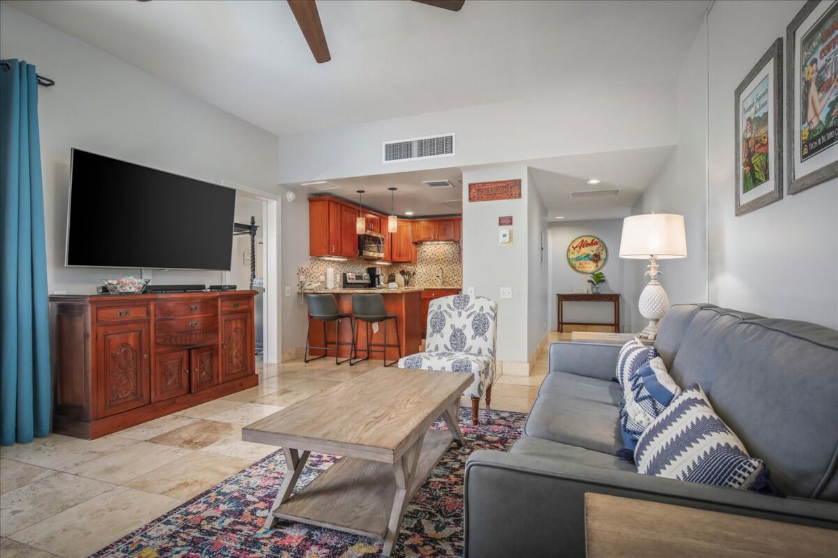 Family Adventure in Paradise! 2 Spacious Units, Tennis Court, Full Kitchen, Pool