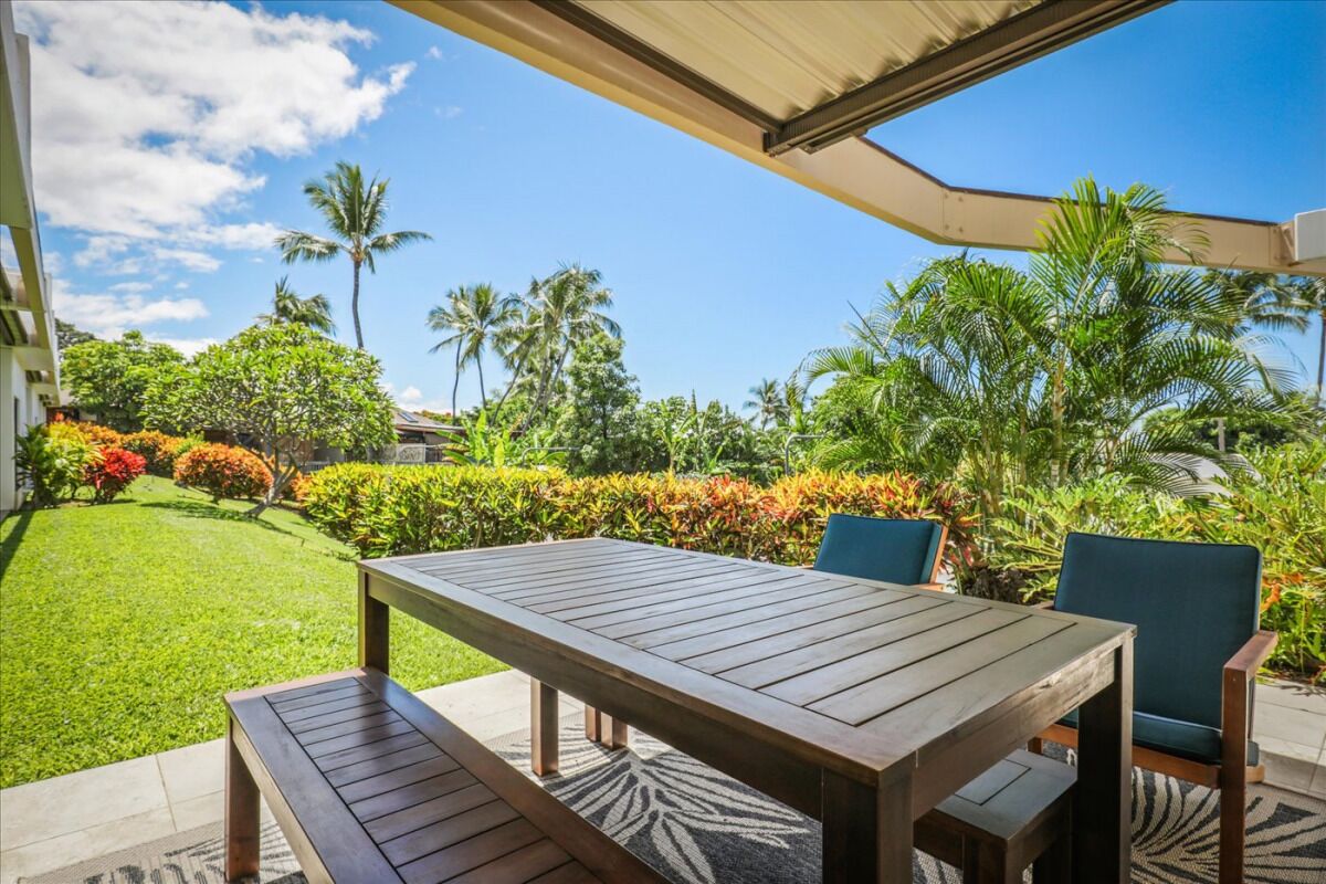 Fantastic Hawaii Getaway! 2 Garden View Units, 2 Pools, Minutes to Keauhou Bay