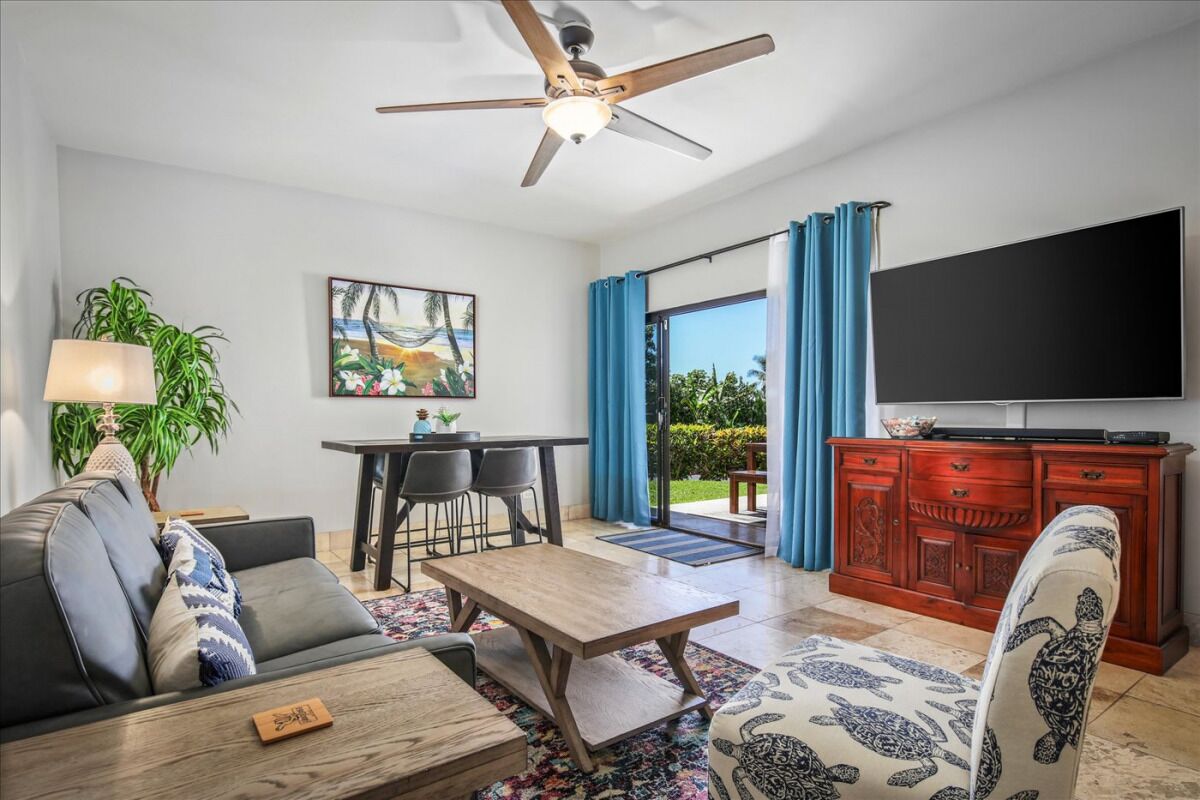 Fantastic Hawaii Getaway! 2 Garden View Units, 2 Pools, Minutes to Keauhou Bay