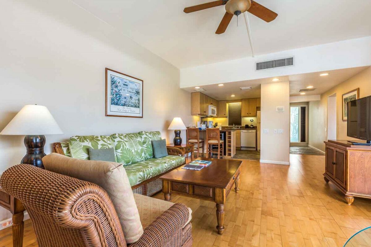 Kailua-Kona Getaway! 2 Convenient Units, 2 Pools, Free Parking, Tennis Courts