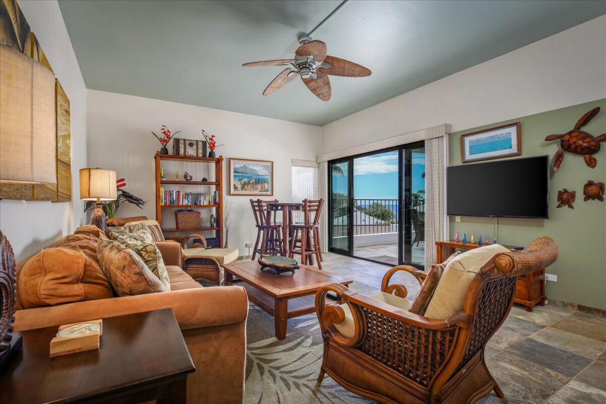 Relax and Unwind in Kona's Premier Accommodation! W/ Full Kitchen & Lanai! Pool!