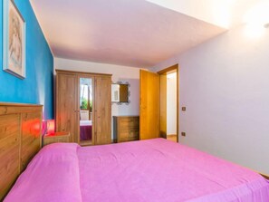 2 bedrooms, free Internet