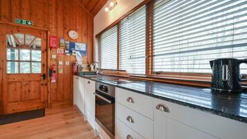 Fridge, microwave, oven, cookware/dishes/utensils