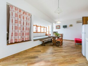 2 bedrooms, free internet - Calendula by Interhome (Vinci)