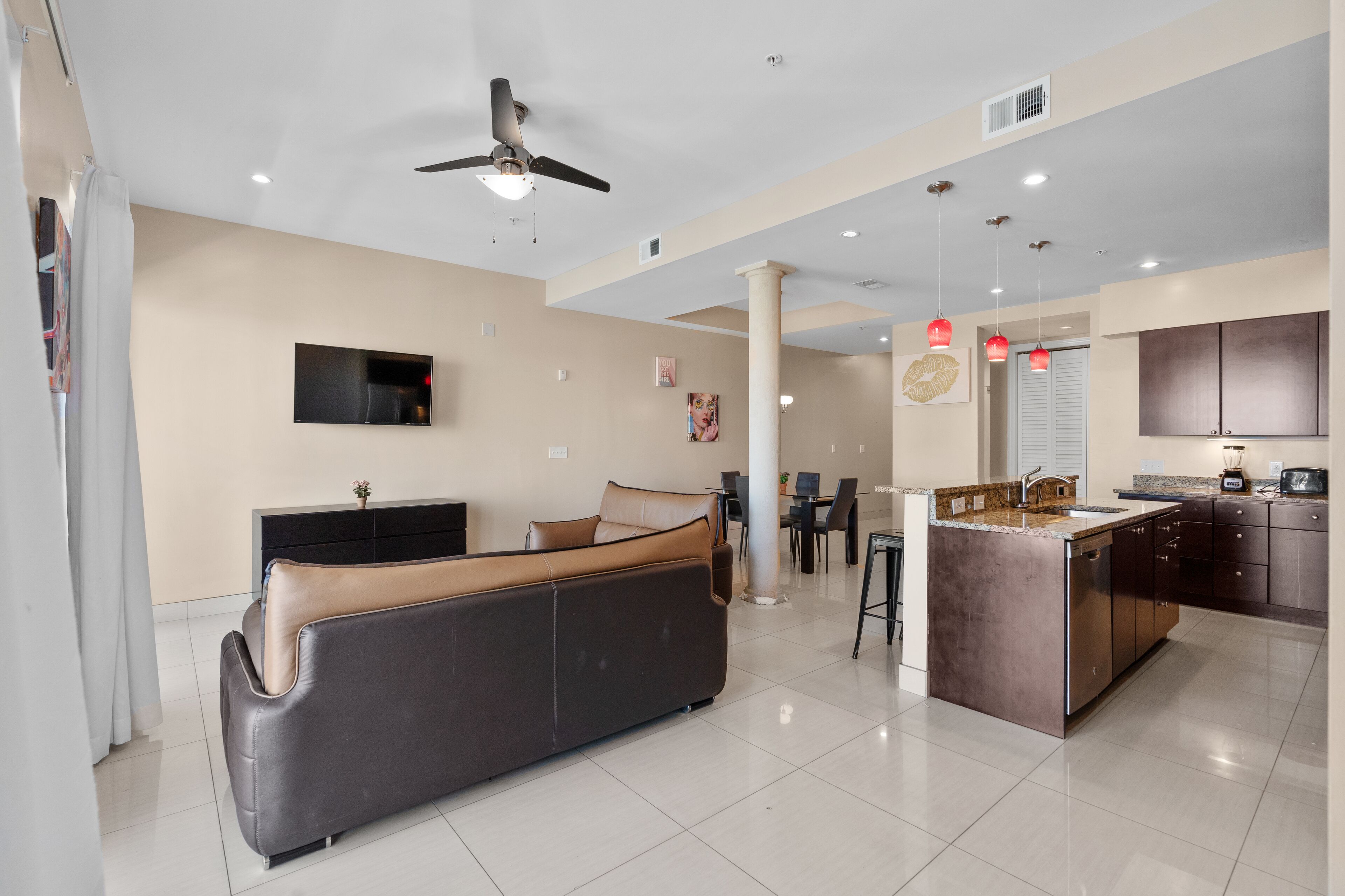 Seabreeze 3 BR Oceanfron Condo with Pool