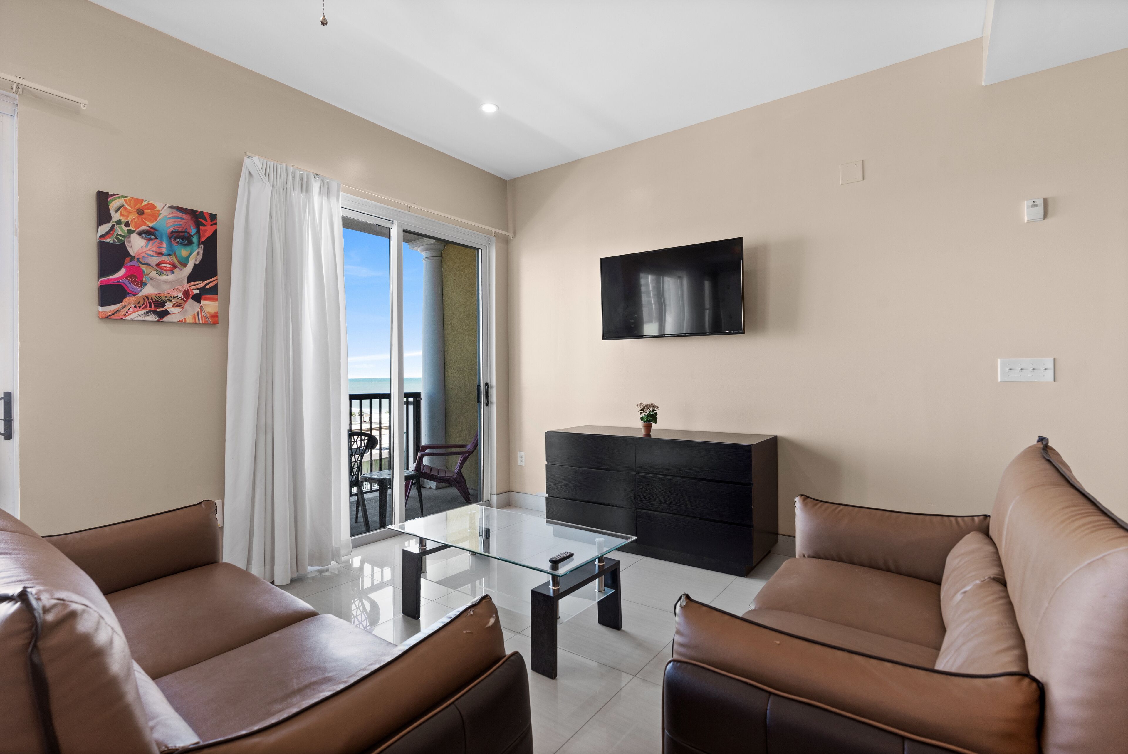 Seabreeze 3 BR Oceanfron Condo with Pool