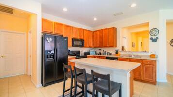 Standard House | Private kitchen | Microwave