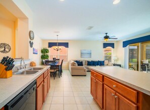 Standard House | Private kitchen | Microwave