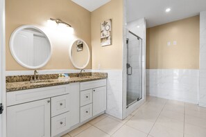 Bathroom - The Hideaway: 3 BR Oceanfront Condo with Pool  (Myrtle Beach)
