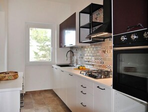 Frigorifero, microonde, forno, lavastoviglie