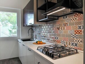 Frigorifero, microonde, forno, lavastoviglie