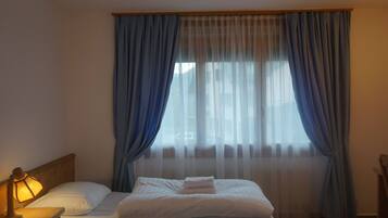 Basic Room, 1 Bedroom | Laptop workspace, free WiFi, bed sheets