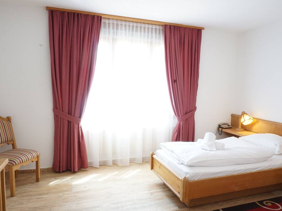 Basic Double or Twin Room | Laptop workspace, free WiFi, bed sheets