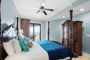 4 bedrooms, iron/ironing board, free WiFi, bed sheets - ☀Beach Front~ Remodeled~Pool~Beach Service~4BR Villa Coyaba 202 (Destin)