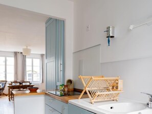 Kühlschrank, Mikrowelle, Toaster, Hochstuhl