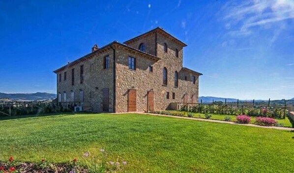 المنشأة من الخارج