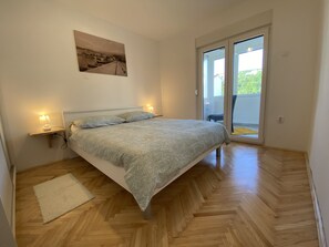 2 Schlafzimmer, Schreibtisch, Bügeleisen/Bügelbrett, kostenloses WLAN