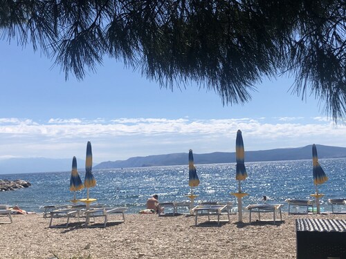 Sunny holiday apartment w/big balcony & stunning Adriatic Sea view, pet friendly