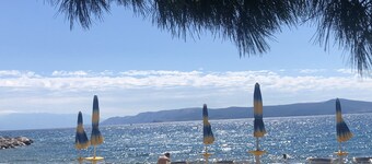 Sunny holiday apartment w/big balcony & stunning Adriatic Sea view, pet friendly