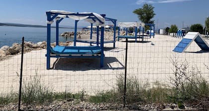 Sunny holiday apartment w/big balcony & stunning Adriatic Sea view, pet friendly