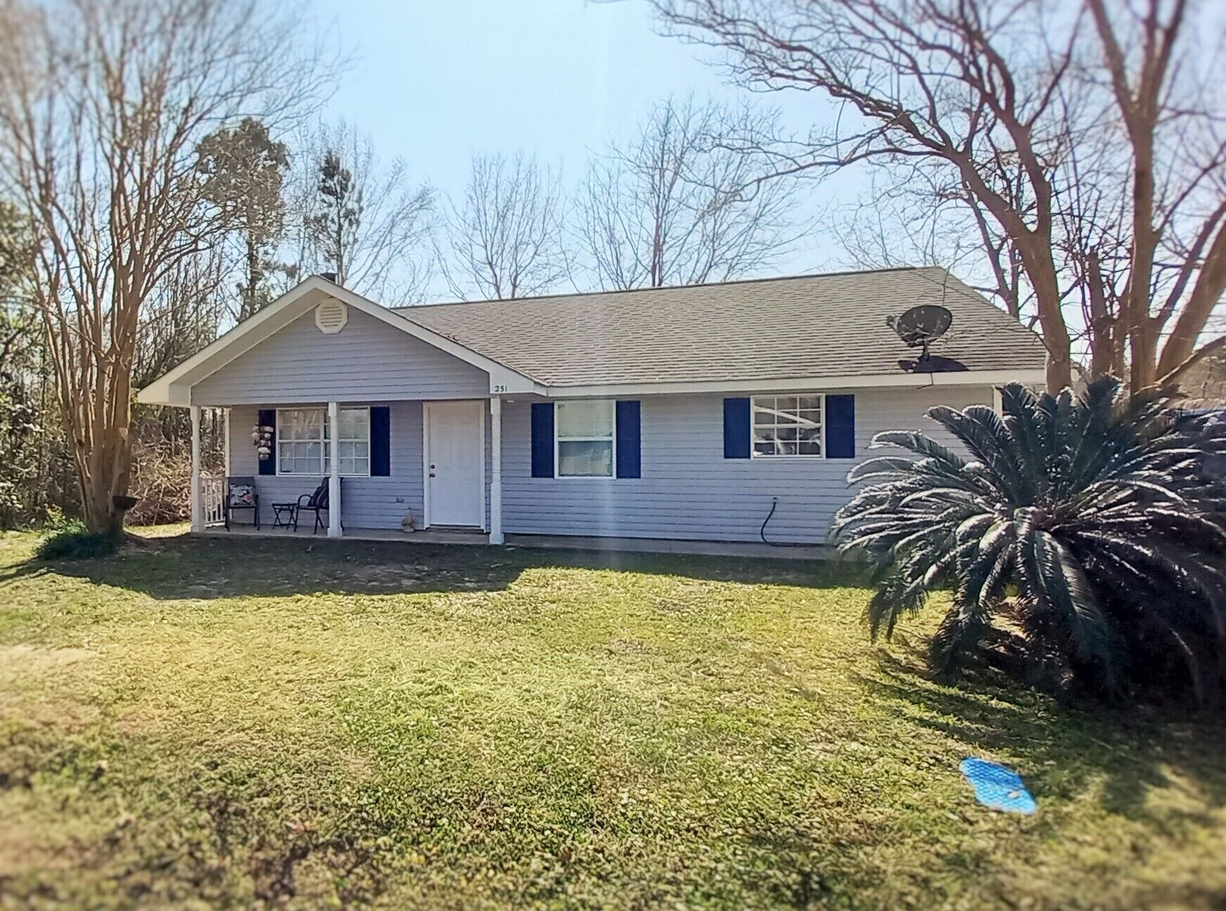 Small cottage home, only 1/2 mile from the beach! 