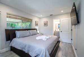4 bedrooms, desk, iron/ironing board, travel cot