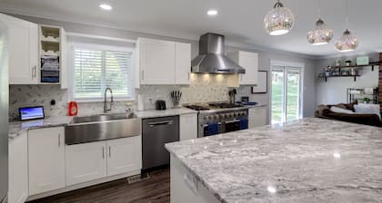 Spacious home with King bed - mins to Stadiums