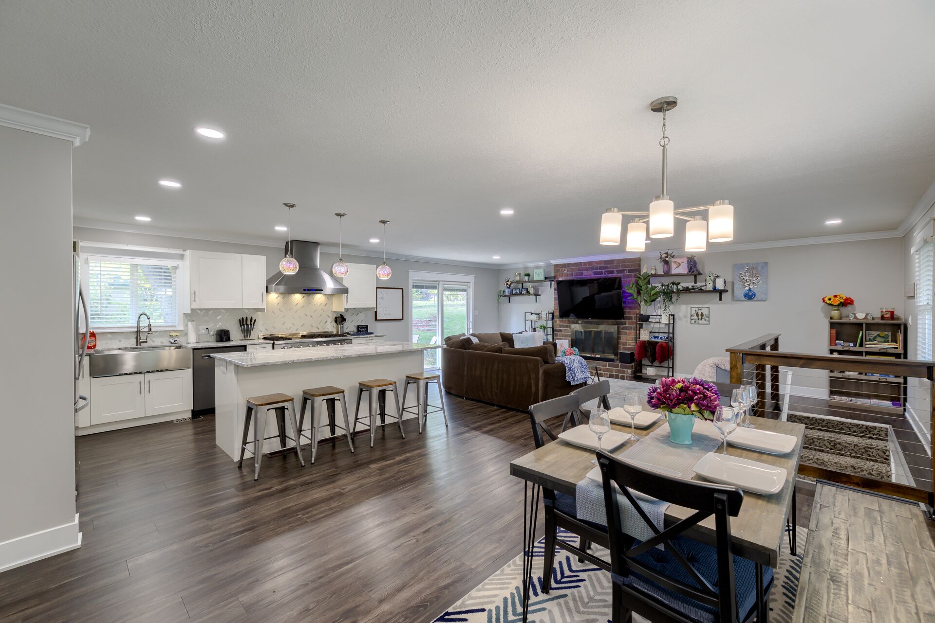 Spacious home with King bed - mins to Arrowhead