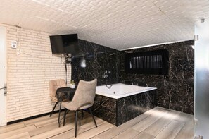 Douche, baignoire à remous