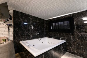 Ducha y bañera de hidromasaje