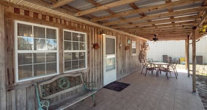 Cypress Cottage in the heart of Steinhatchee! Fenced in yard!