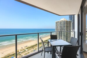 Outdoor dining - Rhapsody by the Sea: 360° Ocean Views, Pool & Gym (Surfers Paradise)
