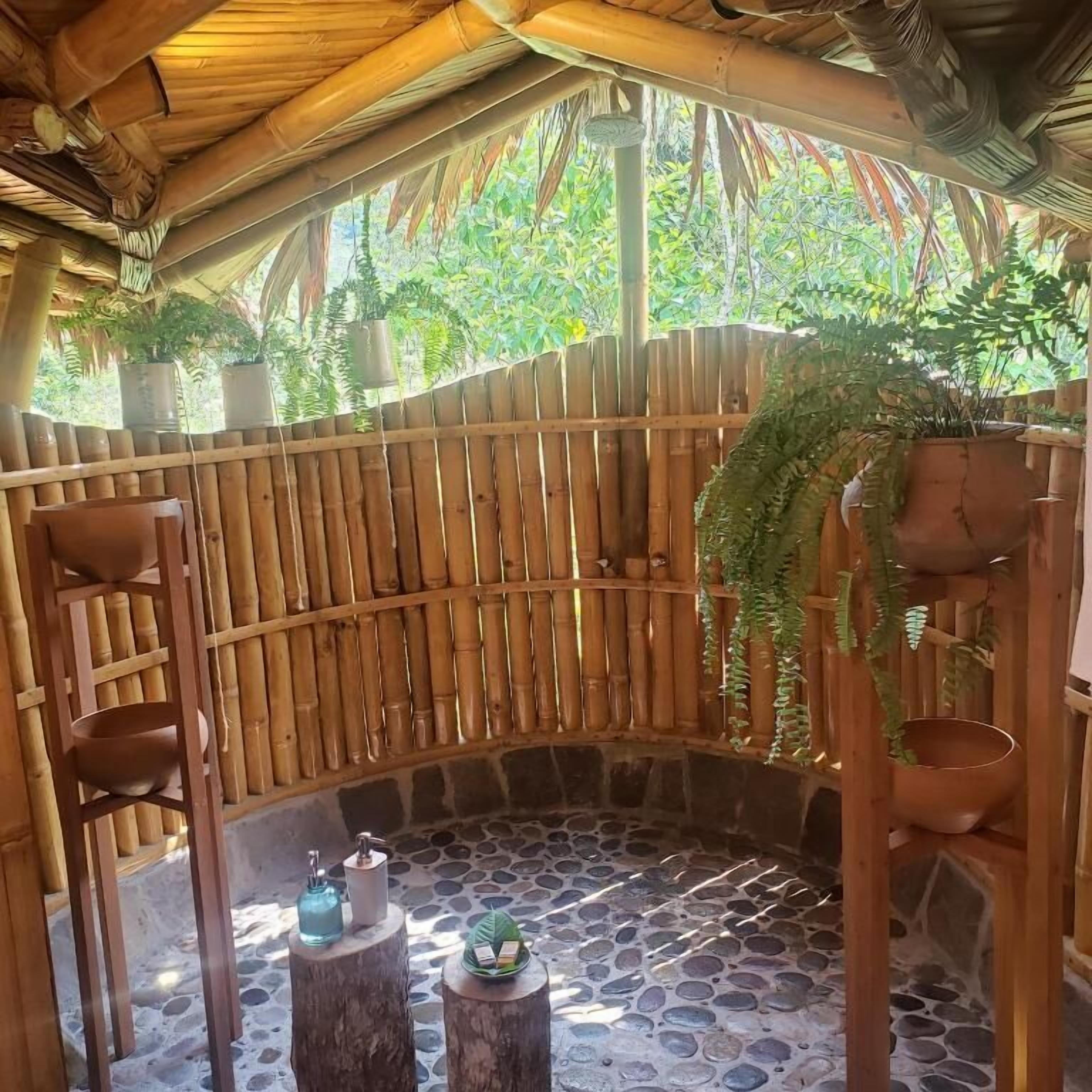 Ducha, cabezal de ducha tipo lluvia, secador de pelo, batas
