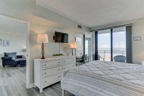 2 bedrooms, desk, iron/ironing board, free WiFi - Updated 3rd Floor Oceanfront Condo on the Boardwalk w/Pool (Virginia Beach)