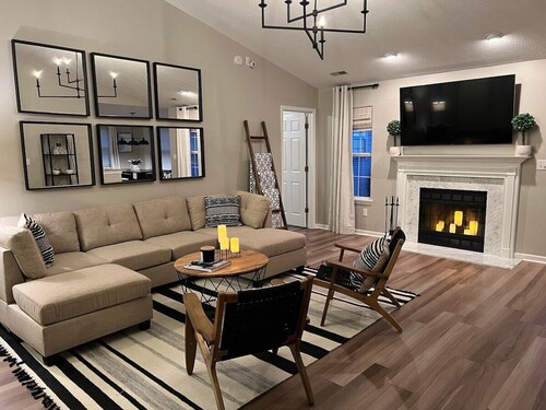 Luxurious Grand Park Family Home with Fenced Yard and Game Room!