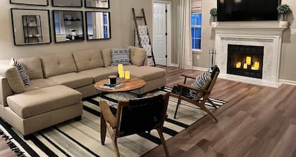 Luxurious Grand Park Family Home with Fenced Yard and Game Room!