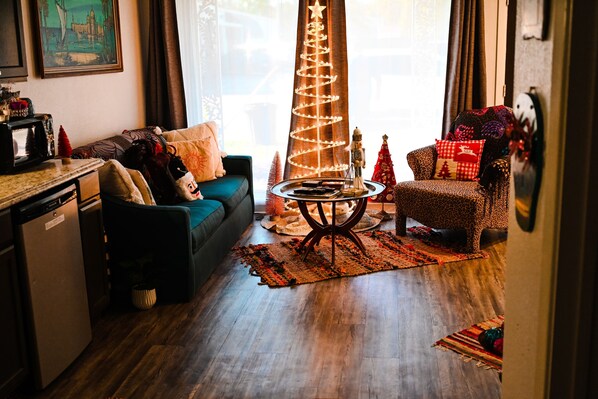 Smart TV, DVD player, books