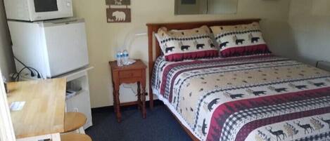 1 bedroom, desk, WiFi, bed sheets