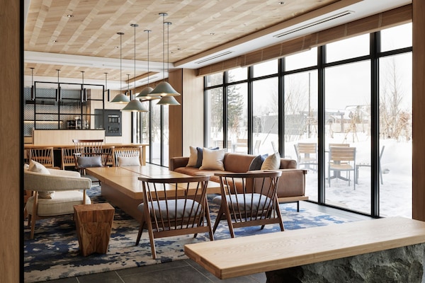 Lobby lounge