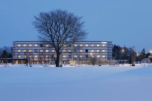 A multi-story building with a flat roof and a large tree in front. - Fairfield By Marriott Hokkaido Eniwa (Eniwa)