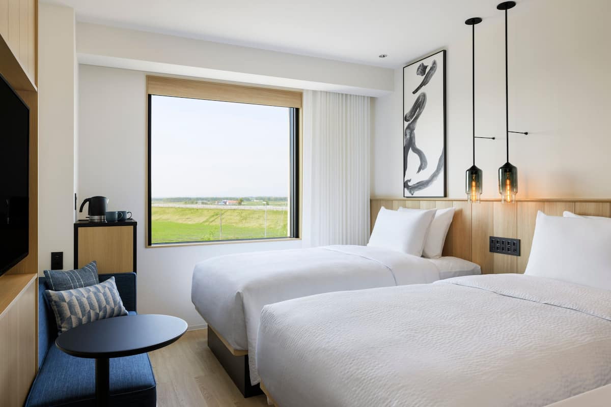 Down duvets, in-room safe, desk, blackout curtains