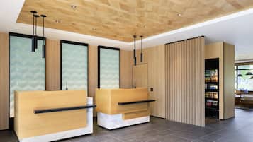 ฝ่ายต้อนรับ