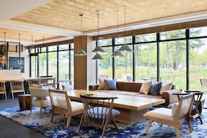 Lobby lounge - Fairfield By Marriott Hokkaido Naganuma (Naganuma)